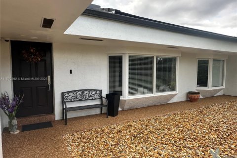 Villa ou maison à vendre à Palmetto Bay, Floride: 4 chambres, 197.88 m2 № 1955400 - photo 5