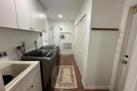 Villa ou maison à vendre à Palmetto Bay, Floride: 4 chambres, 197.88 m2 № 1955400 - photo 28