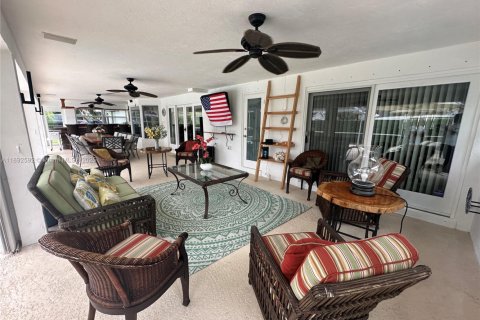 Villa ou maison à vendre à Palmetto Bay, Floride: 4 chambres, 197.88 m2 № 1955400 - photo 17