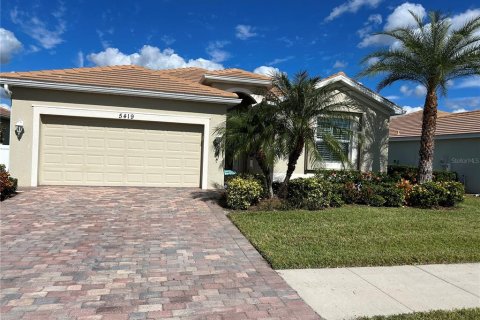 Villa ou maison à louer à North Port, Floride: 4 chambres, 189.06 m2 № 1571887 - photo 2