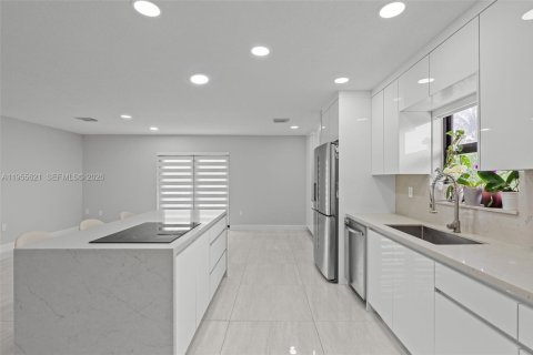 Купить виллу или дом в Хомстед, Флорида 4 спальни, 195.19м2, № 2026821 - фото 15