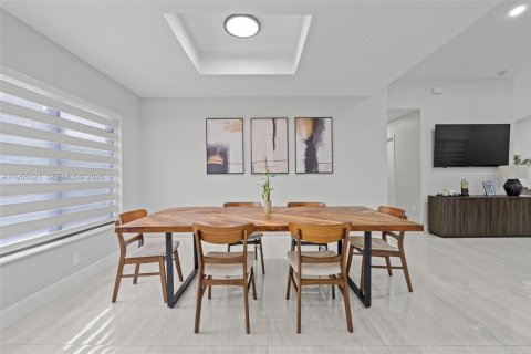 Купить виллу или дом в Хомстед, Флорида 4 спальни, 195.19м2, № 2026821 - фото 11