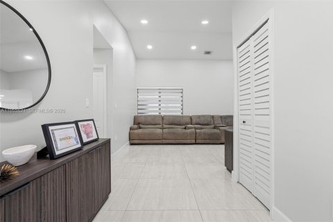 Купить виллу или дом в Хомстед, Флорида 4 спальни, 195.19м2, № 2026821 - фото 5