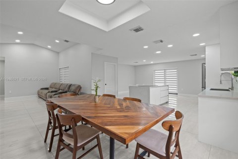 Купить виллу или дом в Хомстед, Флорида 4 спальни, 195.19м2, № 2026821 - фото 10