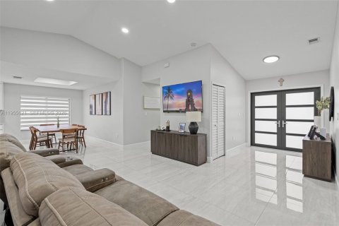 Купить виллу или дом в Хомстед, Флорида 4 спальни, 195.19м2, № 2026821 - фото 3