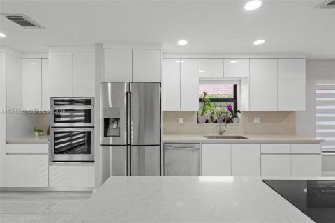 Купить виллу или дом в Хомстед, Флорида 4 спальни, 195.19м2, № 2026821 - фото 16