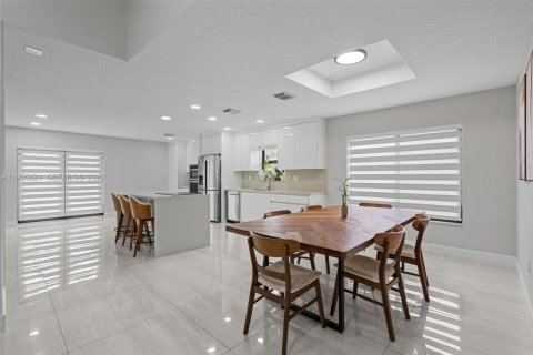 Купить виллу или дом в Хомстед, Флорида 4 спальни, 195.19м2, № 2026821 - фото 9