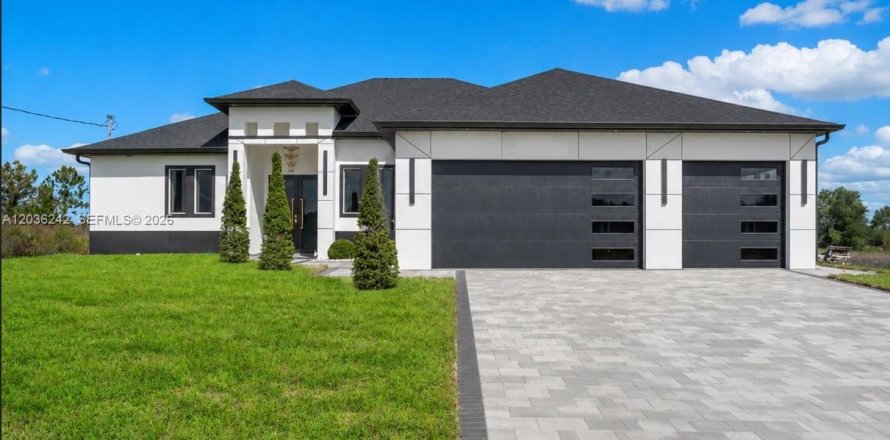 Villa ou maison à LaBelle, Floride 5 chambres, 204.38 m2 № 2084273