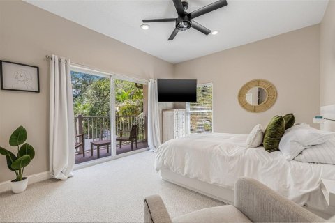 Townhouse in Saint Petersburg, Florida 3 bedrooms, 192.77 sq.m. № 1749641 - photo 27