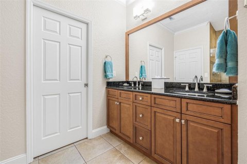 Townhouse in Saint Petersburg, Florida 3 bedrooms, 192.77 sq.m. № 1749641 - photo 17