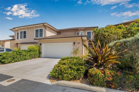 Townhouse in Saint Petersburg, Florida 3 bedrooms, 192.77 sq.m. № 1749641 - photo 1