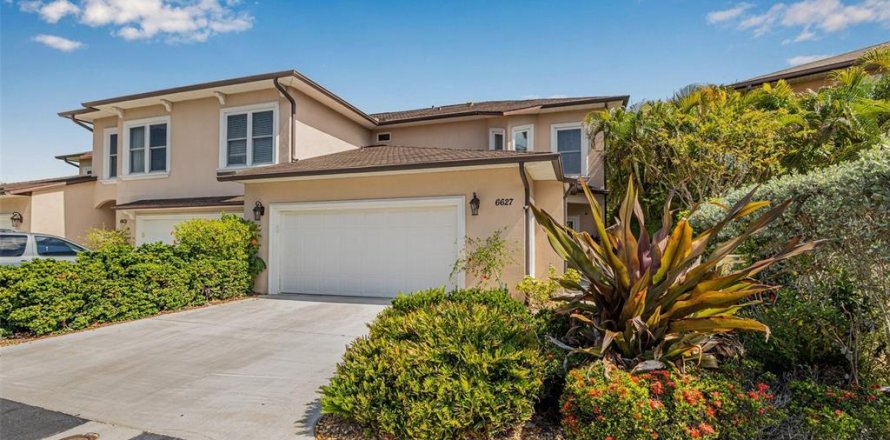 Townhouse in Saint Petersburg, Florida 3 bedrooms, 192.77 sq.m. № 1749641