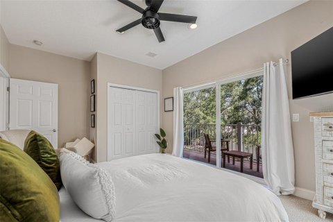 Townhouse in Saint Petersburg, Florida 3 bedrooms, 192.77 sq.m. № 1749641 - photo 28