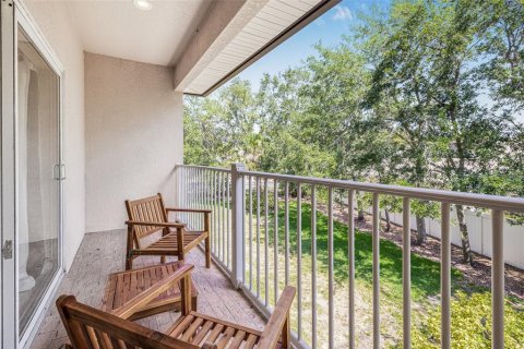 Townhouse in Saint Petersburg, Florida 3 bedrooms, 192.77 sq.m. № 1749641 - photo 30
