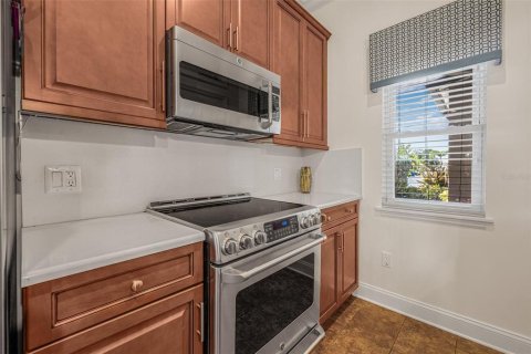 Townhouse in Saint Petersburg, Florida 3 bedrooms, 192.77 sq.m. № 1749641 - photo 10