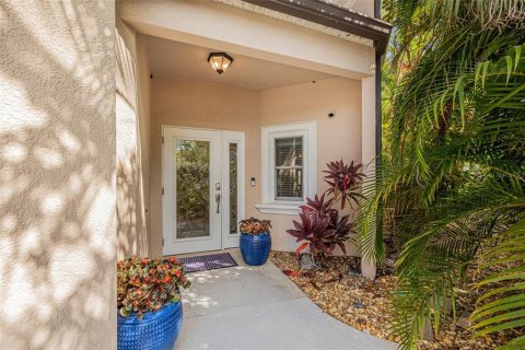 Townhouse in Saint Petersburg, Florida 3 bedrooms, 192.77 sq.m. № 1749641 - photo 3