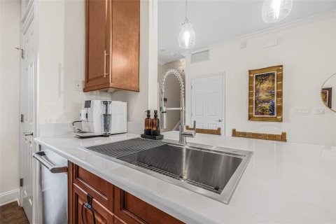 Townhouse in Saint Petersburg, Florida 3 bedrooms, 192.77 sq.m. № 1749641 - photo 11