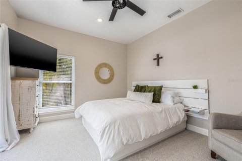 Townhouse in Saint Petersburg, Florida 3 bedrooms, 192.77 sq.m. № 1749641 - photo 29