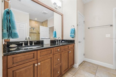 Townhouse in Saint Petersburg, Florida 3 bedrooms, 192.77 sq.m. № 1749641 - photo 18