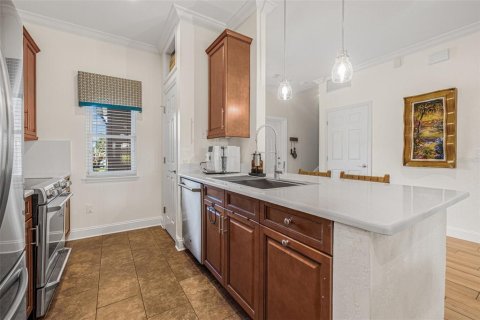 Townhouse in Saint Petersburg, Florida 3 bedrooms, 192.77 sq.m. № 1749641 - photo 8