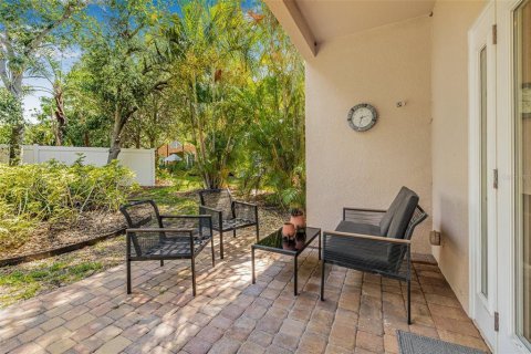 Townhouse in Saint Petersburg, Florida 3 bedrooms, 192.77 sq.m. № 1749641 - photo 21