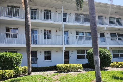 Condominio en venta en Largo, Florida, 1 dormitorio, 65.03 m2 № 1807208 - foto 1