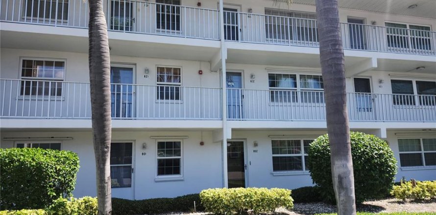 Condominio en Largo, Florida, 1 dormitorio  № 1807208