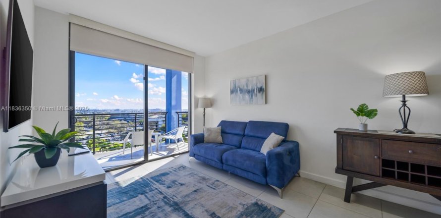 Condominio en Doral, Florida, 1 dormitorio № 1826076