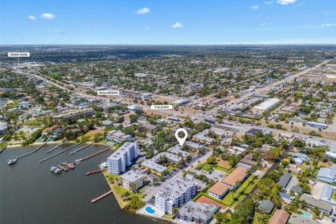 Condo in Lantana, Florida, 2 bedrooms № 1979442 - photo 14