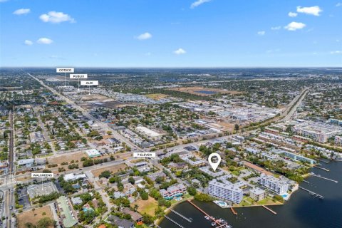 Condo in Lantana, Florida, 2 bedrooms № 1979442 - photo 15