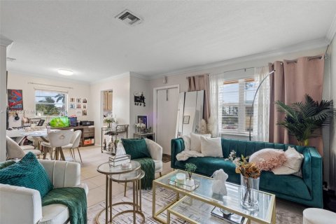 Condo in Lantana, Florida, 2 bedrooms № 1979442 - photo 6