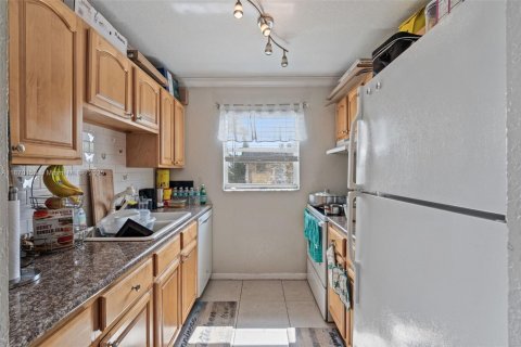 Condo in Lantana, Florida, 2 bedrooms № 1979442 - photo 4