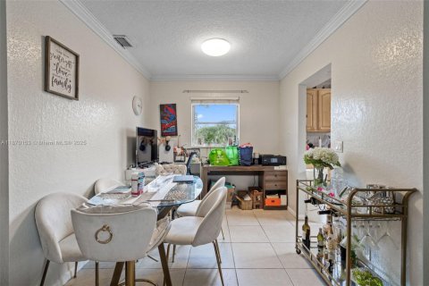 Condo in Lantana, Florida, 2 bedrooms № 1979442 - photo 3