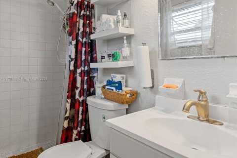 Condo in Lantana, Florida, 2 bedrooms № 1979442 - photo 9