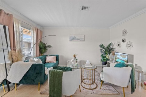 Condo in Lantana, Florida, 2 bedrooms № 1979442 - photo 5