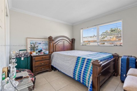 Condo in Lantana, Florida, 2 bedrooms № 1979442 - photo 10