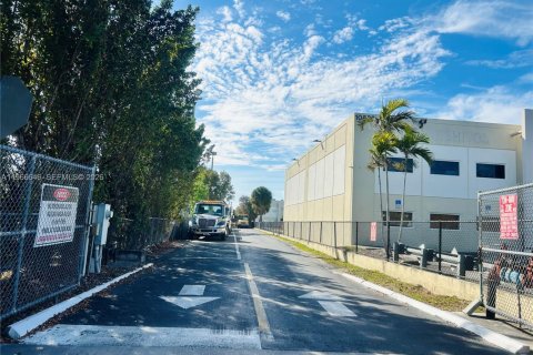 Immobilier commercial à vendre à Sweetwater, Floride № 2028817 - photo 5