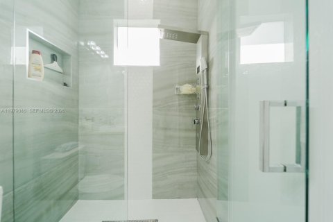 Купить виллу или дом в Нейплс, Флорида 3 спальни, 204.01м2, № 2044645 - фото 15