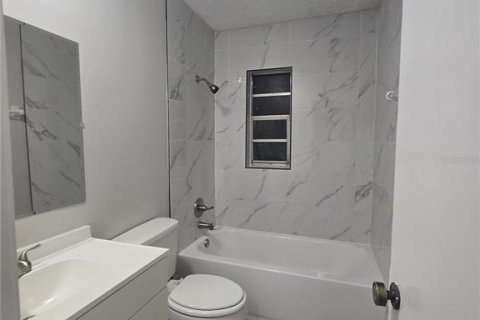 Appartement à louer à Zephyrhills, Floride: 2 chambres, 69.68 m2 № 2430681 - photo 12