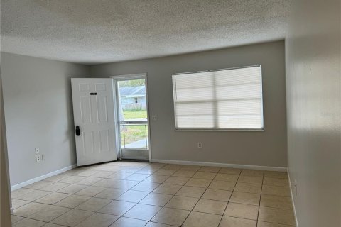 Appartement à louer à Zephyrhills, Floride: 2 chambres, 69.68 m2 № 2430681 - photo 2