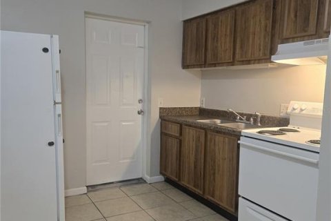 Appartement à louer à Zephyrhills, Floride: 2 chambres, 69.68 m2 № 2430681 - photo 7