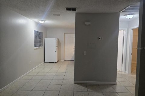 Appartement à louer à Zephyrhills, Floride: 2 chambres, 69.68 m2 № 2430681 - photo 5