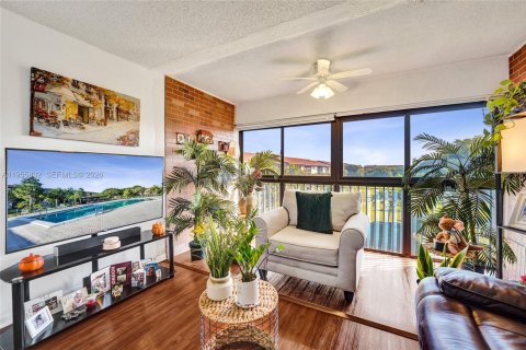 Купить кондоминиум в Пемброк-Пайнс, Флорида 2 спальни, 105.63м2, № 2011137 - фото 8