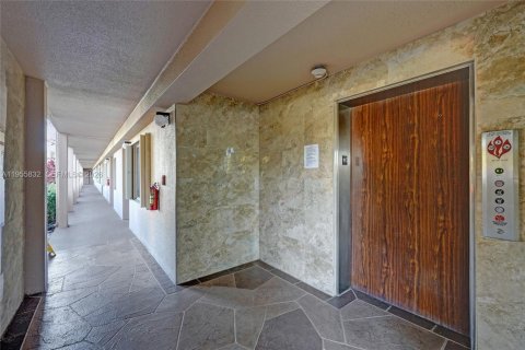 Купить кондоминиум в Пемброк-Пайнс, Флорида 2 спальни, 105.63м2, № 2011137 - фото 25