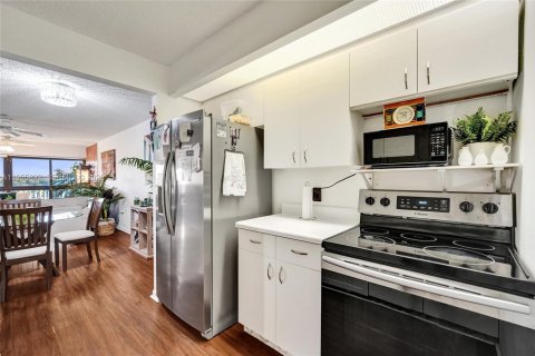 Купить кондоминиум в Пемброк-Пайнс, Флорида 2 спальни, 105.63м2, № 2011137 - фото 9