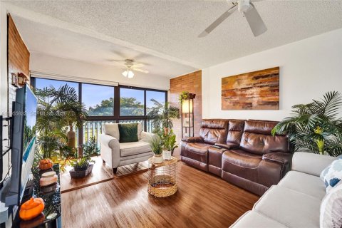 Купить кондоминиум в Пемброк-Пайнс, Флорида 2 спальни, 105.63м2, № 2011137 - фото 6