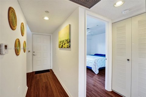 Купить кондоминиум в Пемброк-Пайнс, Флорида 2 спальни, 105.63м2, № 2011137 - фото 14