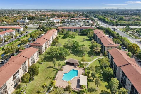 Купить кондоминиум в Пемброк-Пайнс, Флорида 2 спальни, 105.63м2, № 2011137 - фото 27