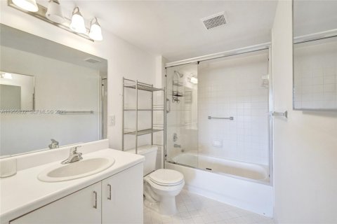 Купить кондоминиум в Пемброк-Пайнс, Флорида 2 спальни, 105.63м2, № 2011137 - фото 19