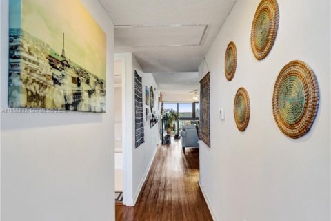 Купить кондоминиум в Пемброк-Пайнс, Флорида 2 спальни, 105.63м2, № 2011137 - фото 10